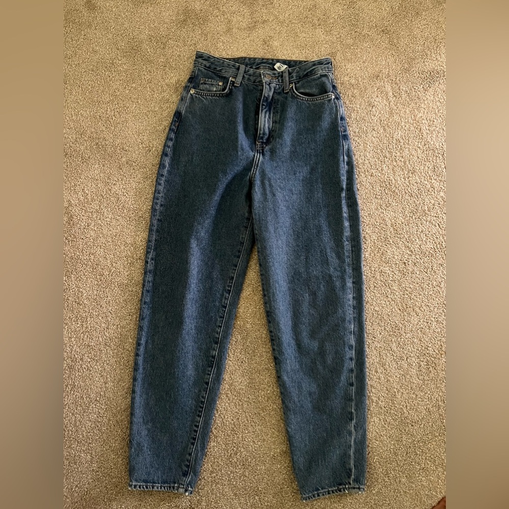 H&M mom jeans. Like new. Gently worn.